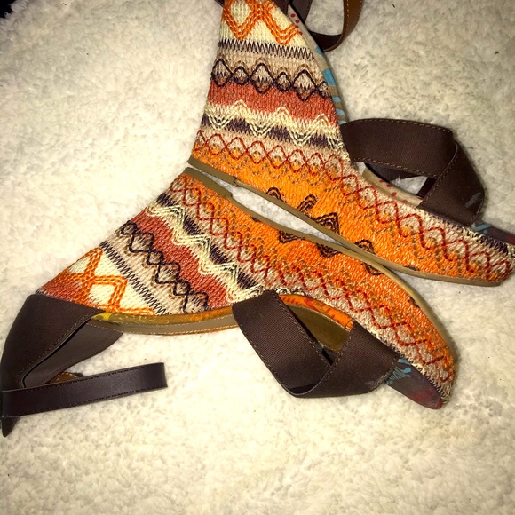 MIA Brown Embroidery Multi Colored Wedge Sandal Sz 8 - Picture 4 of 12